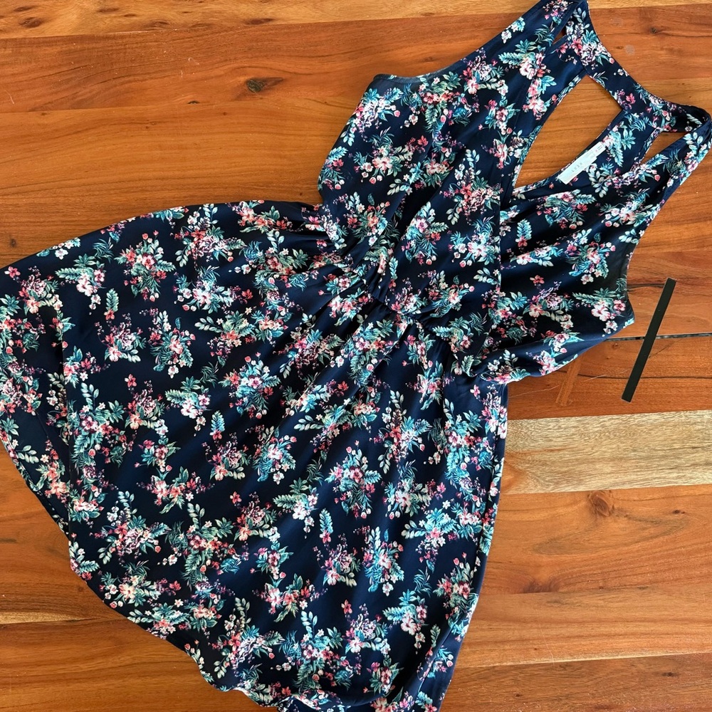 🦊 Lush Navy Floral V-Neck Dress